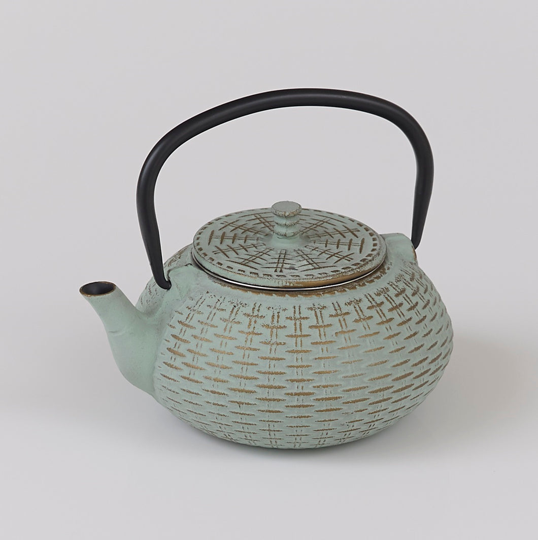Cast Iron Tea Pot Bamboo 0.8 ltrs
